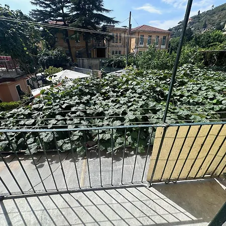 Kiwi In The Historic Center With A Small Terrace Levanto
