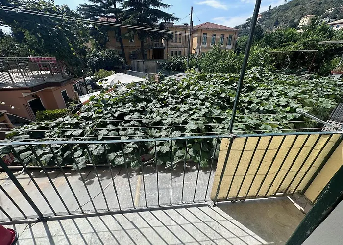 Kiwi In The Historic Center With A Small Terrace Levanto