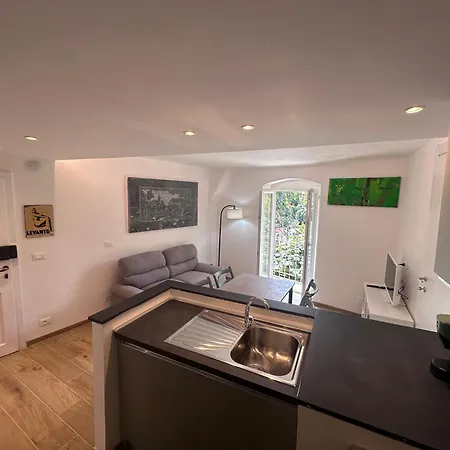 Kiwi In The Historic Center With A Small Terrace Apartment